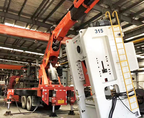 岳西县附近随车吊出租，轻松解决运输难题