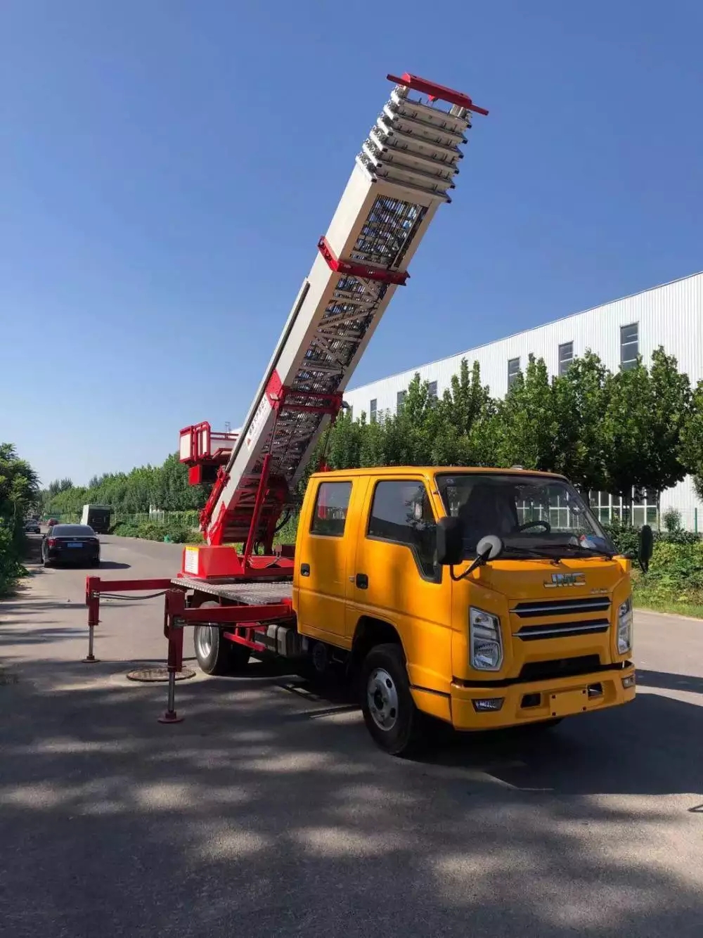 岳西县附近的云梯车出租服务：轻松解决高空作业需求