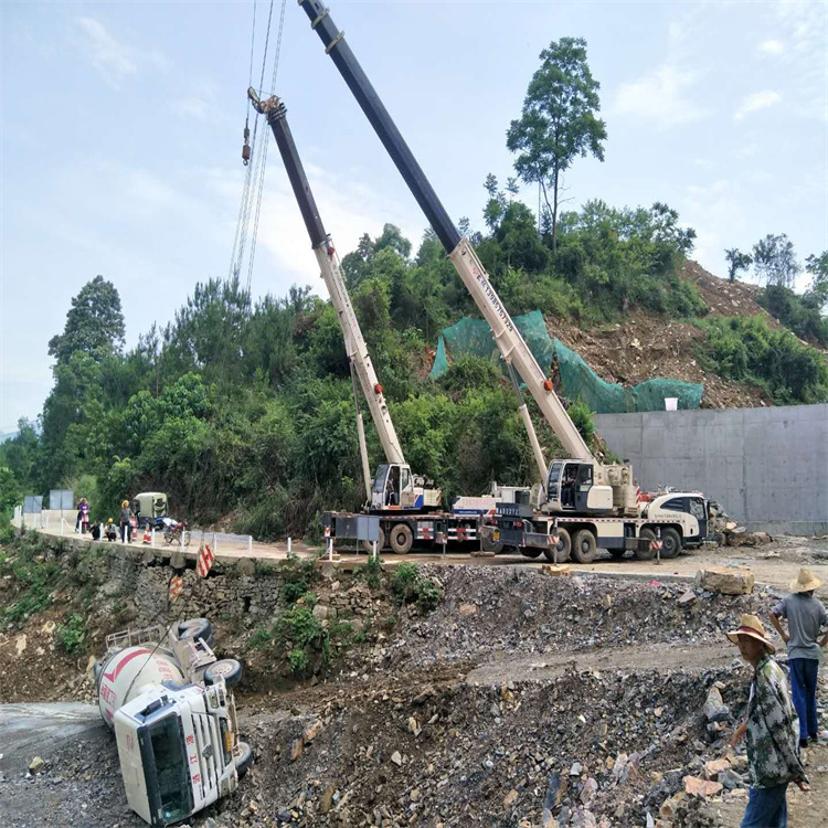 岳西县汽车掉沟里叫吊车救援要多少钱